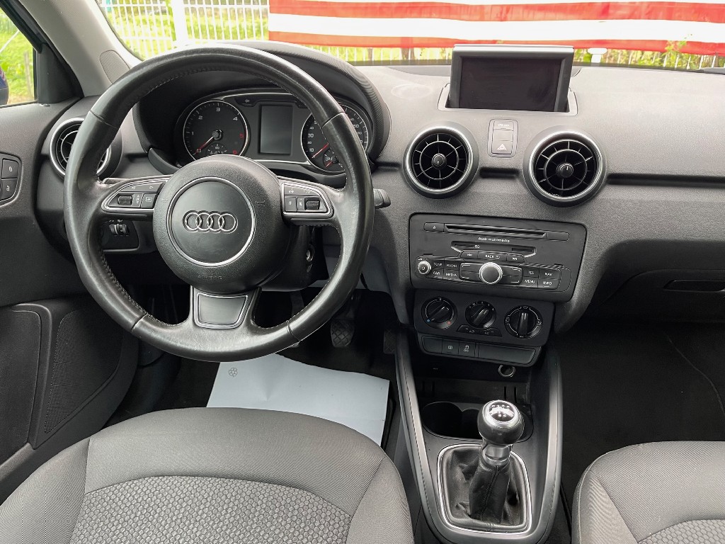 audi a1 2010 / 195.000km. foto grande (3)