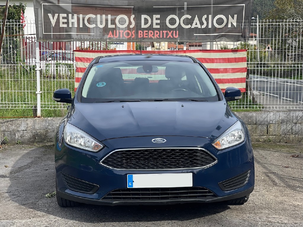 Ford focus azul 5 puertas  de segunda mano - ford focus 2016 / 112.000km.