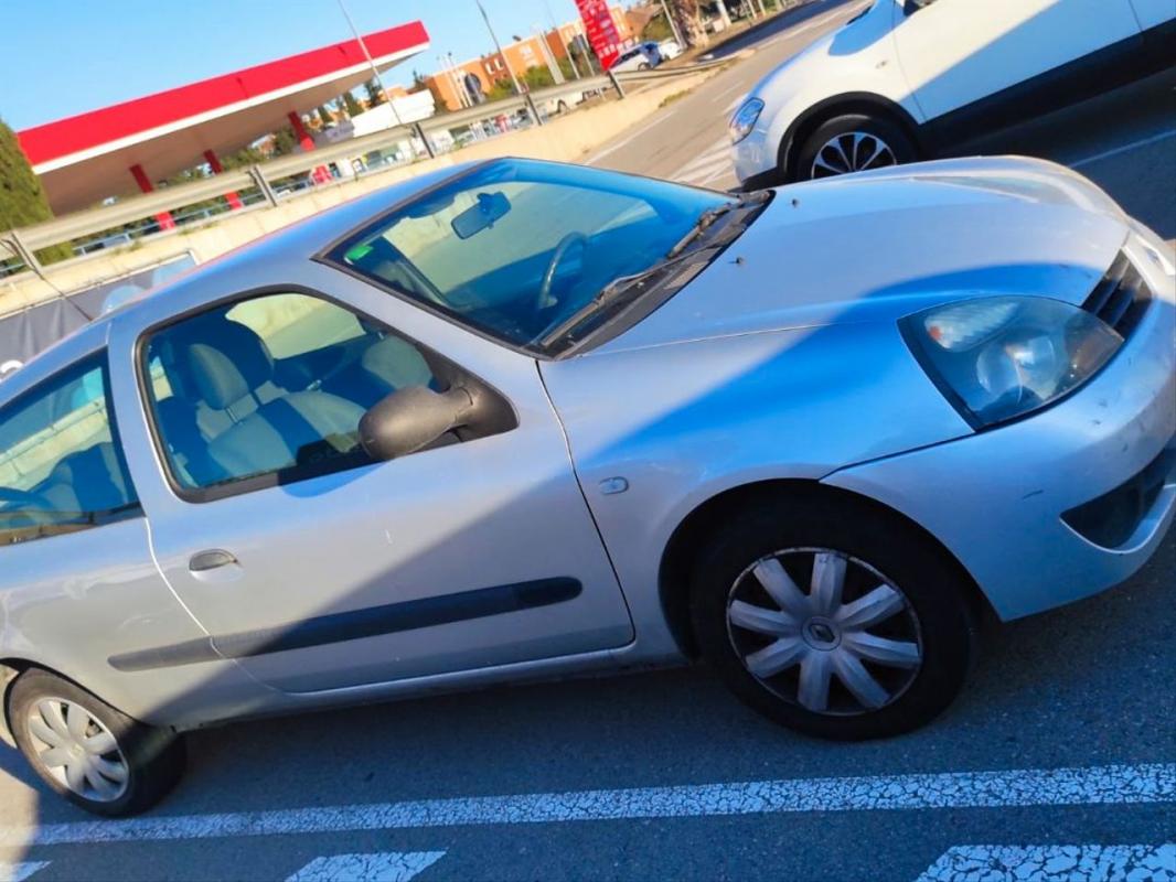 renault clio authentique 1.2 16v 2007 / 146.955km.
