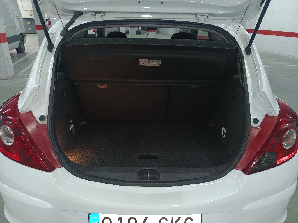 opel corsa enjoy 1.2 i 80cv 3 puertas 2008 / 249.550km. foto grande (2)